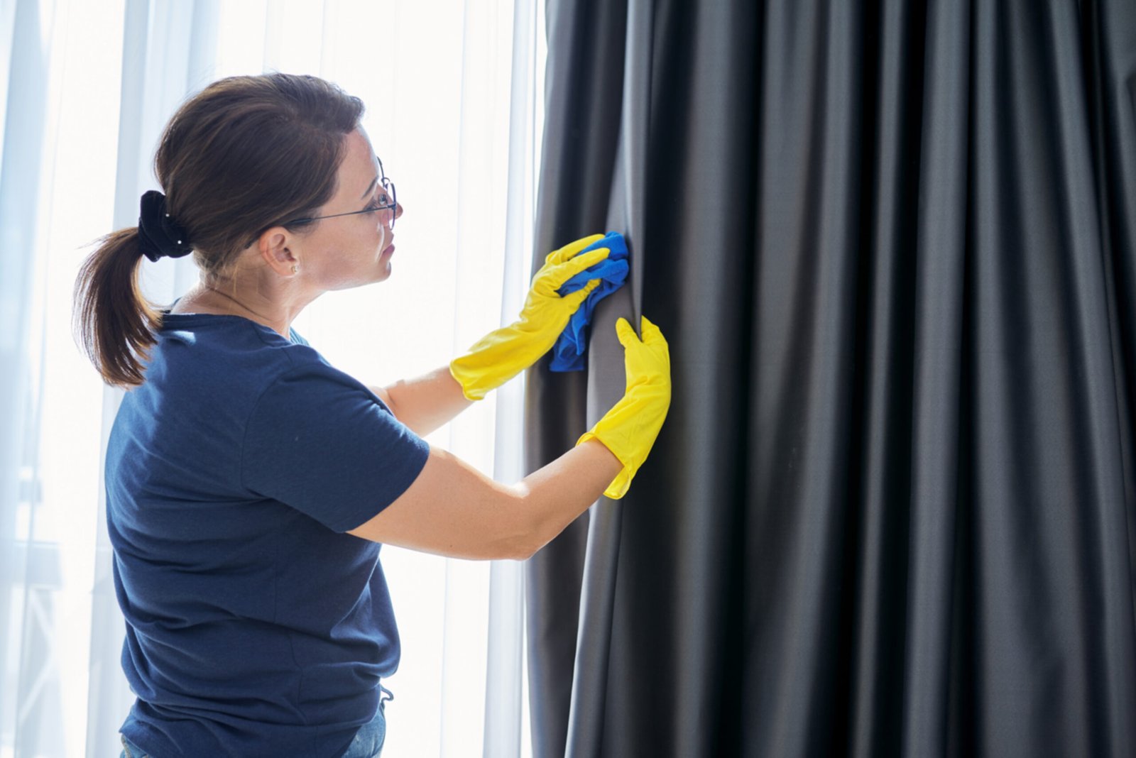 1724129793194 curtain cleaning scaled